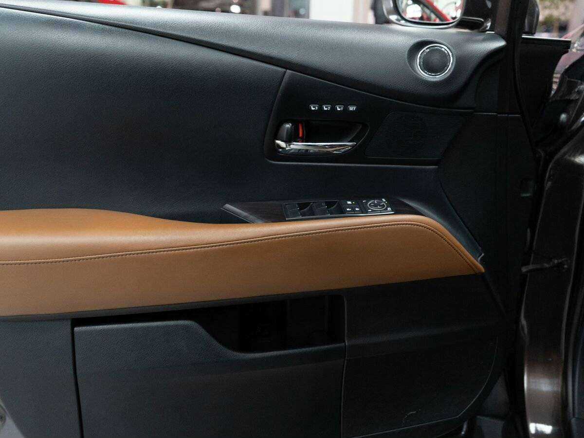 Б/У Лексус Р-Икс 2013 года. Фото: #15