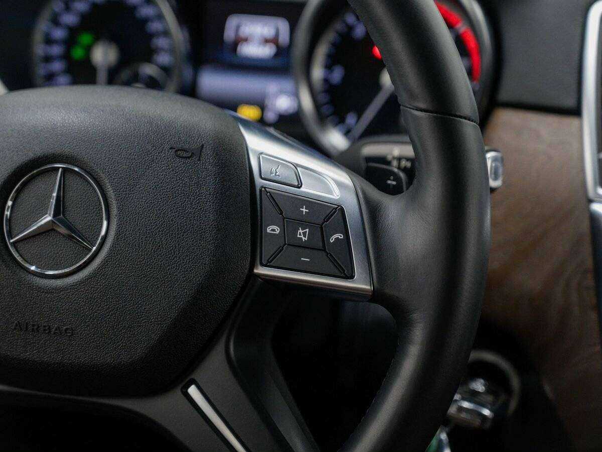 Б/У Мерседес-Бенц М-Класс 2013 года. Фото: #12