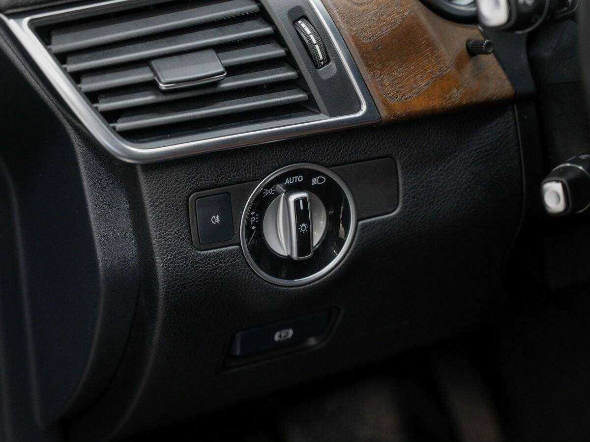 Б/У Мерседес-Бенц М-Класс 2013 года. Фото: #17