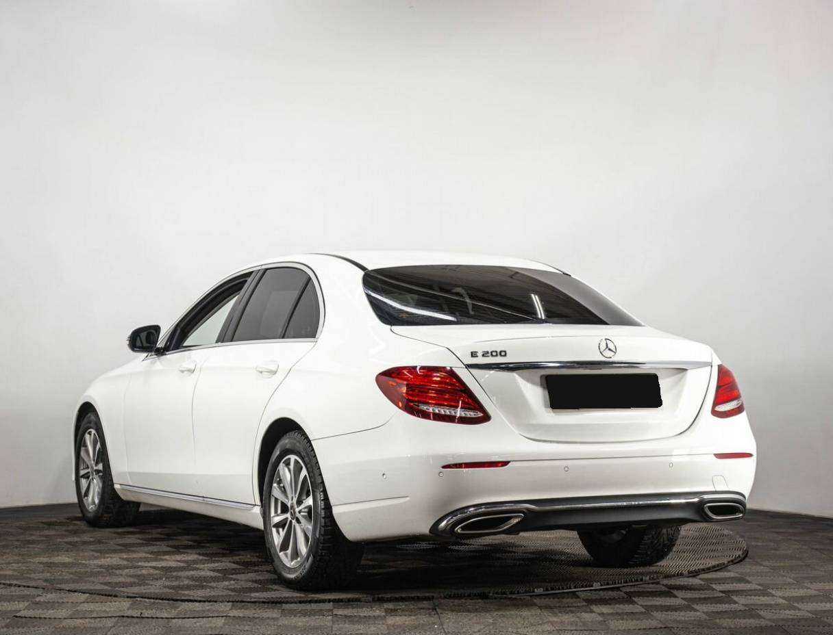 Б/У Мерседес-Бенц Е-Класс 2017 года. Фото: #4