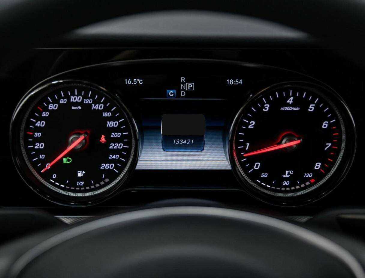 Б/У Мерседес-Бенц Е-Класс 2017 года. Фото: #7