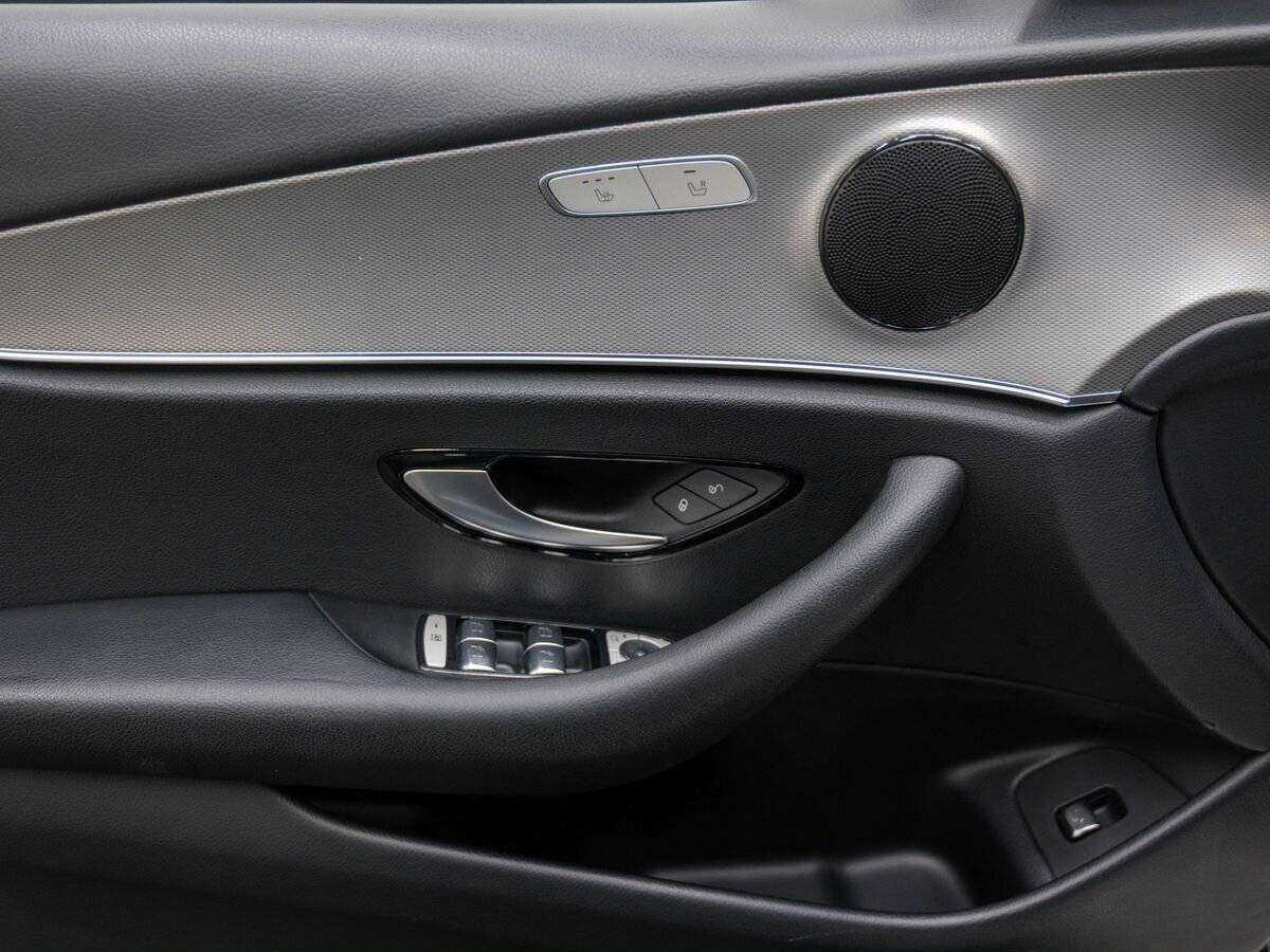 Б/У Мерседес-Бенц Е-Класс 2017 года. Фото: #17