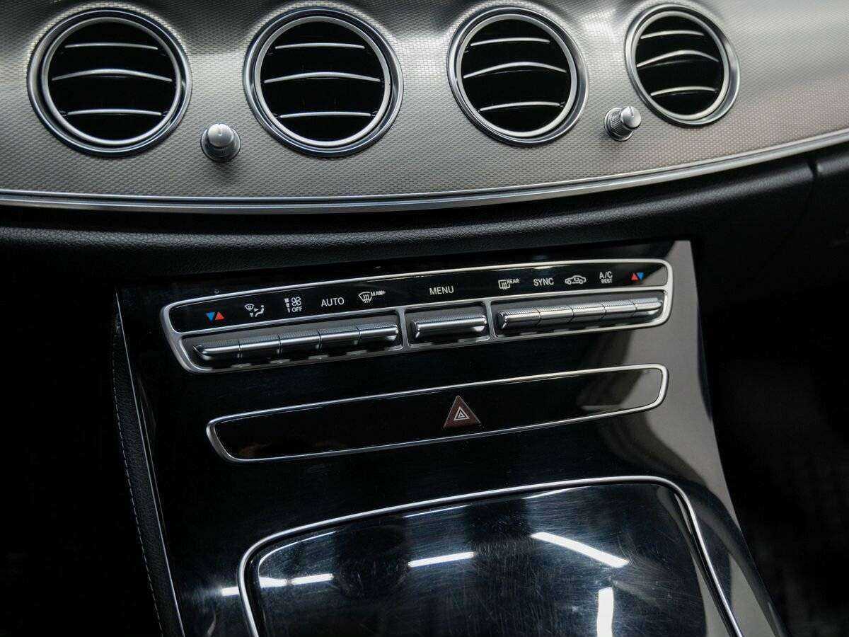 Б/У Мерседес-Бенц Е-Класс 2017 года. Фото: #22