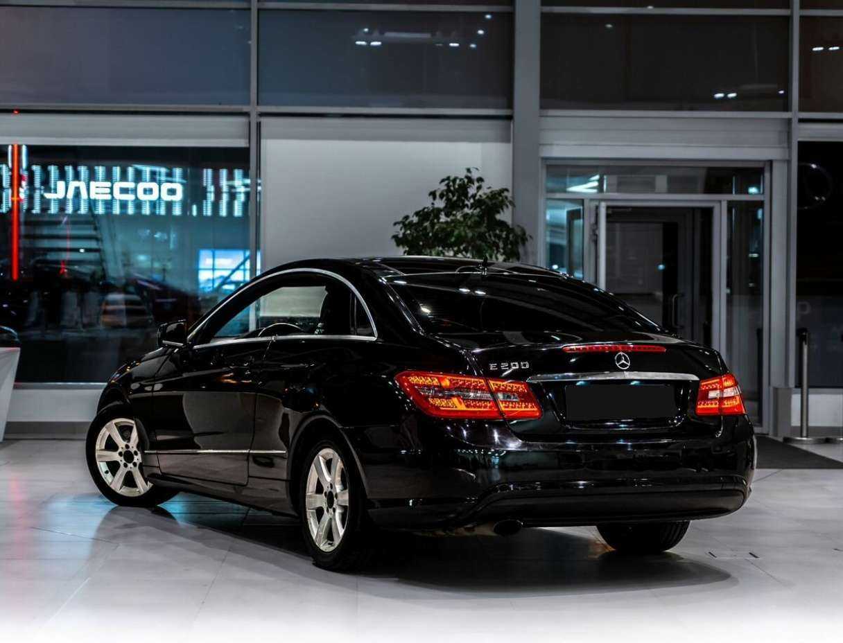 Б/У Мерседес-Бенц Е-Класс 2012 года. Фото: #3