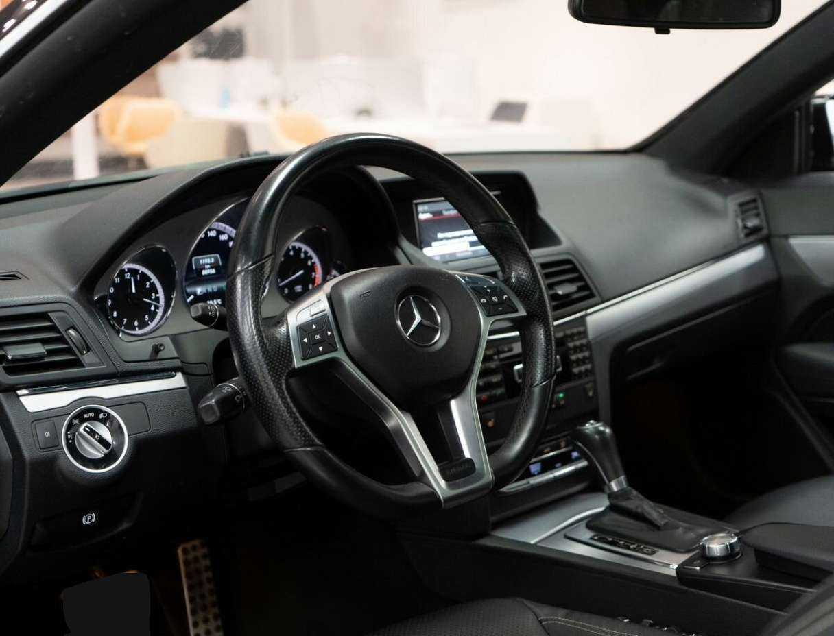 Б/У Мерседес-Бенц Е-Класс 2012 года. Фото: #4