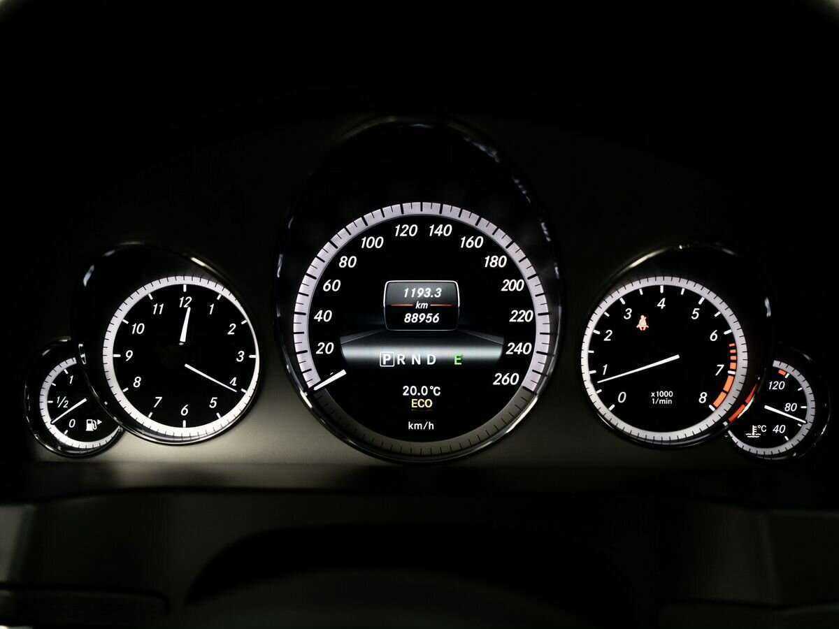 Б/У Мерседес-Бенц Е-Класс 2012 года. Фото: #10