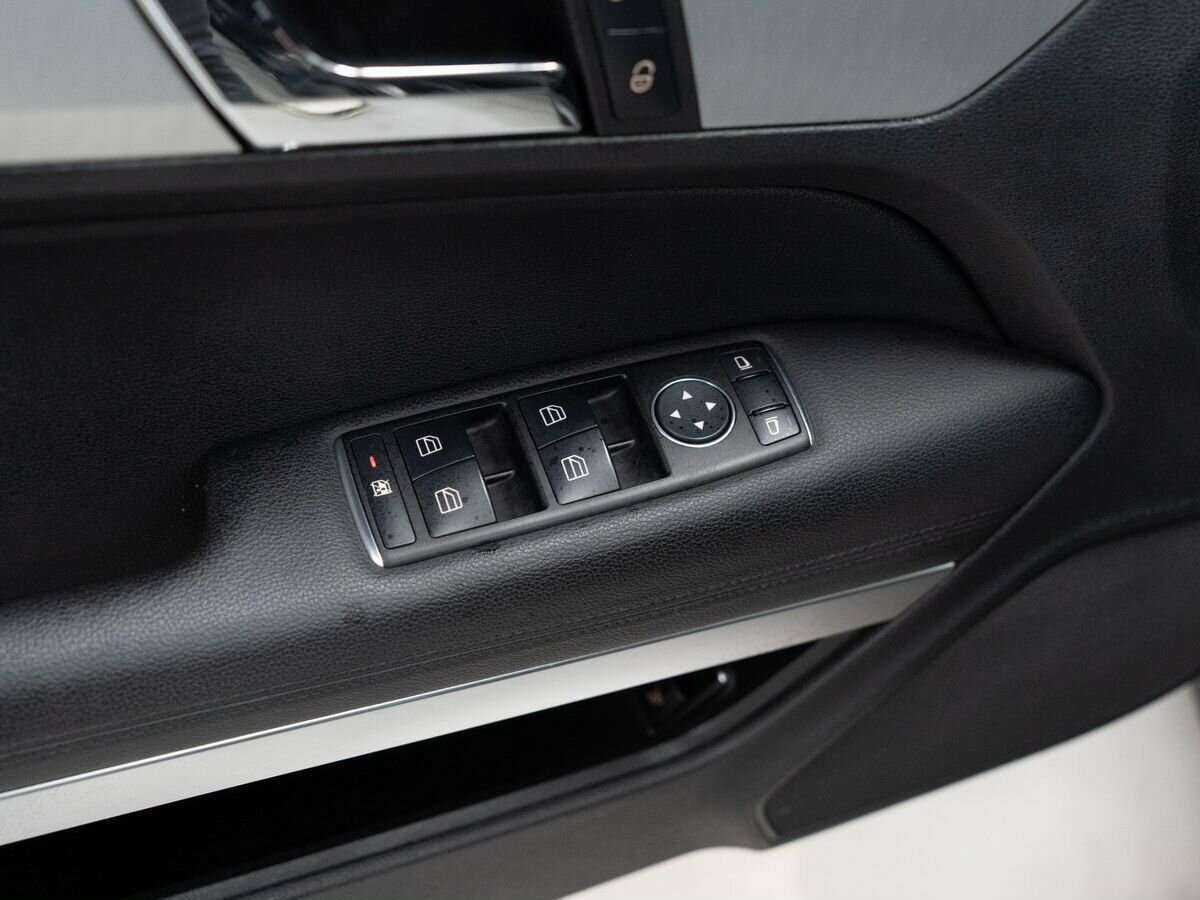 Б/У Мерседес-Бенц Е-Класс 2012 года. Фото: #12