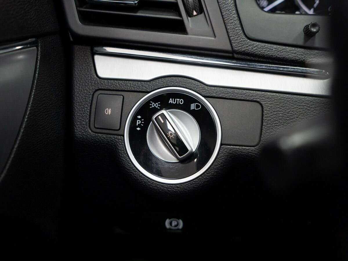 Б/У Мерседес-Бенц Е-Класс 2012 года. Фото: #15