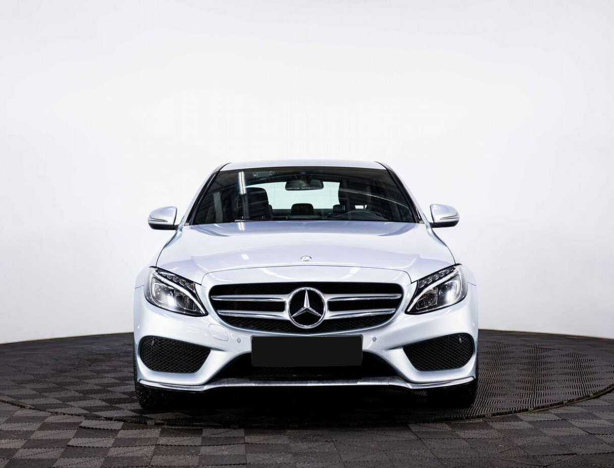 Б/У Мерседес-Бенц Ц-Класс 2016 года. Фото: #1