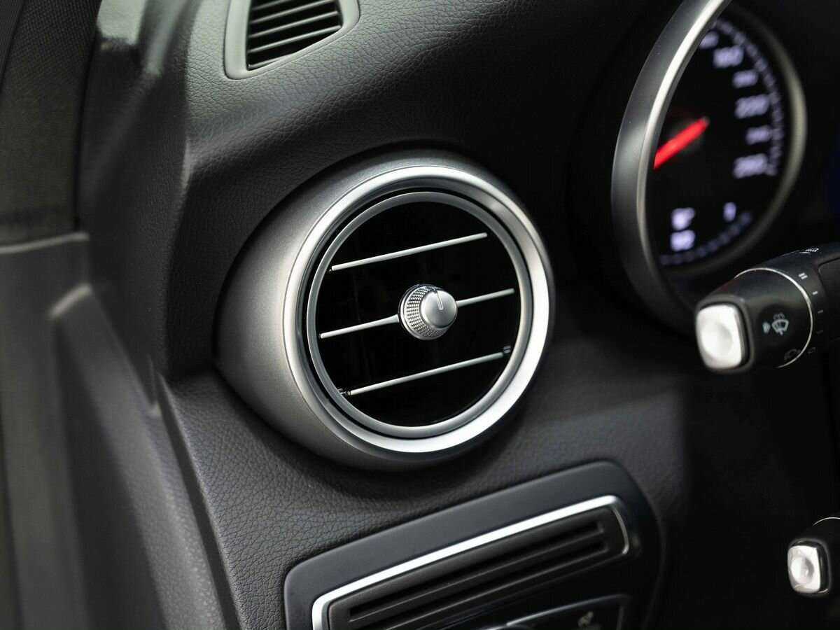 Б/У Мерседес-Бенц Ц-Класс 2016 года. Фото: #13