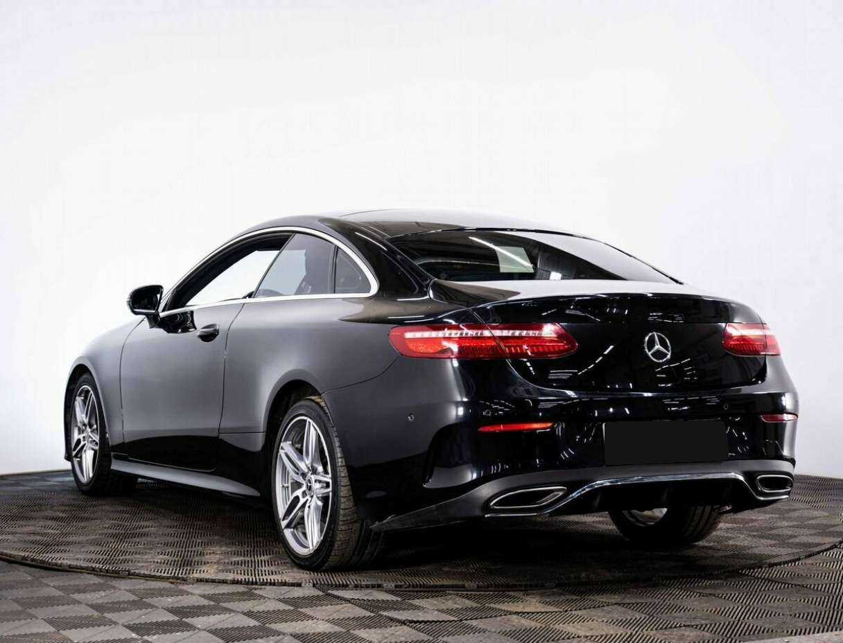 Б/У Мерседес-Бенц Е-Класс 2017 года. Фото: #3