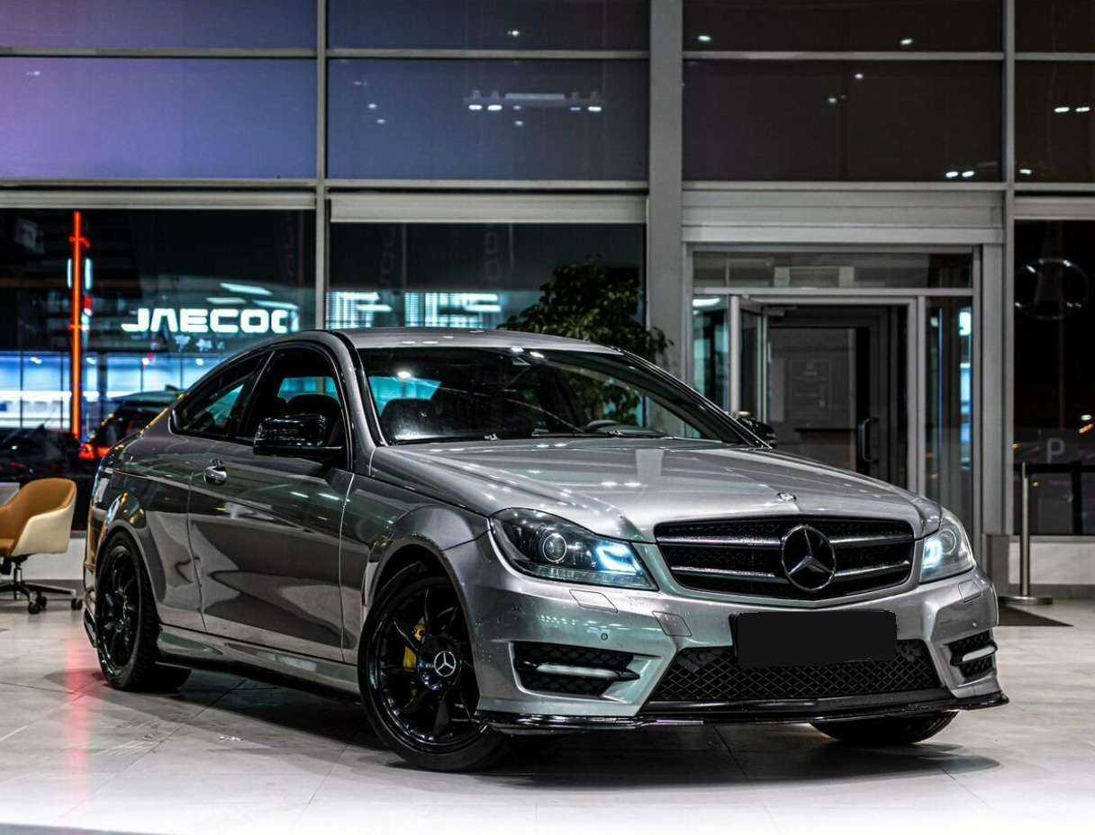 Б/У Мерседес-Бенц Ц-Класс 2012 года. Фото: #1