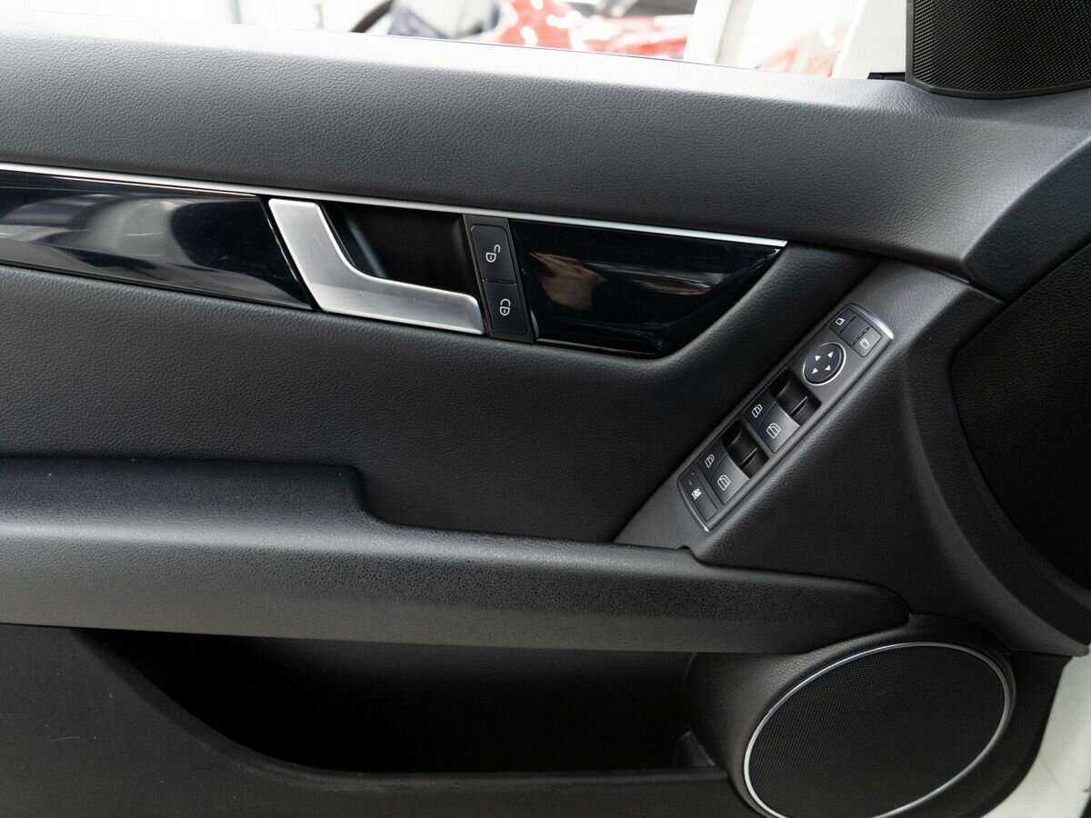 Б/У Мерседес-Бенц Ц-Класс 2012 года. Фото: #14