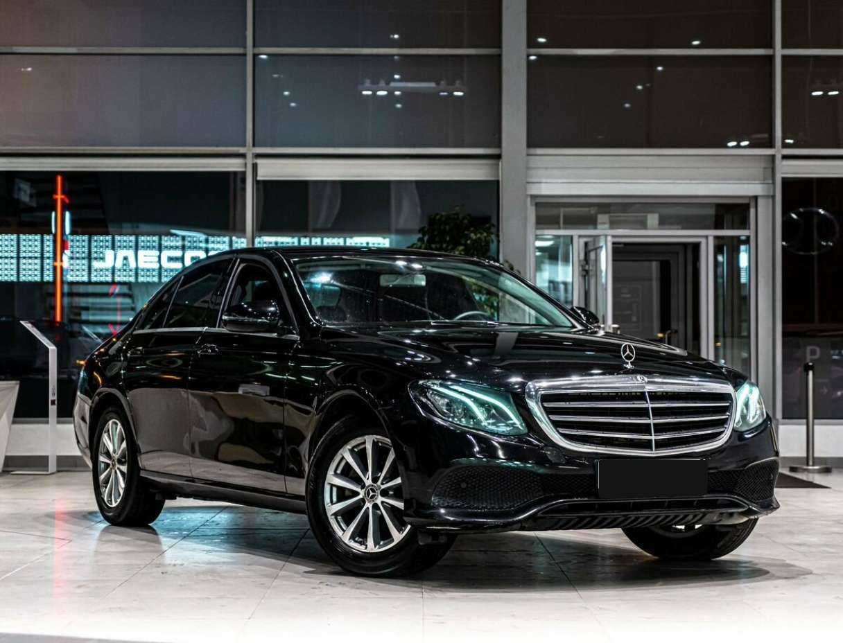 Б/У Мерседес-Бенц Е-Класс 2017 года. Фото: #1