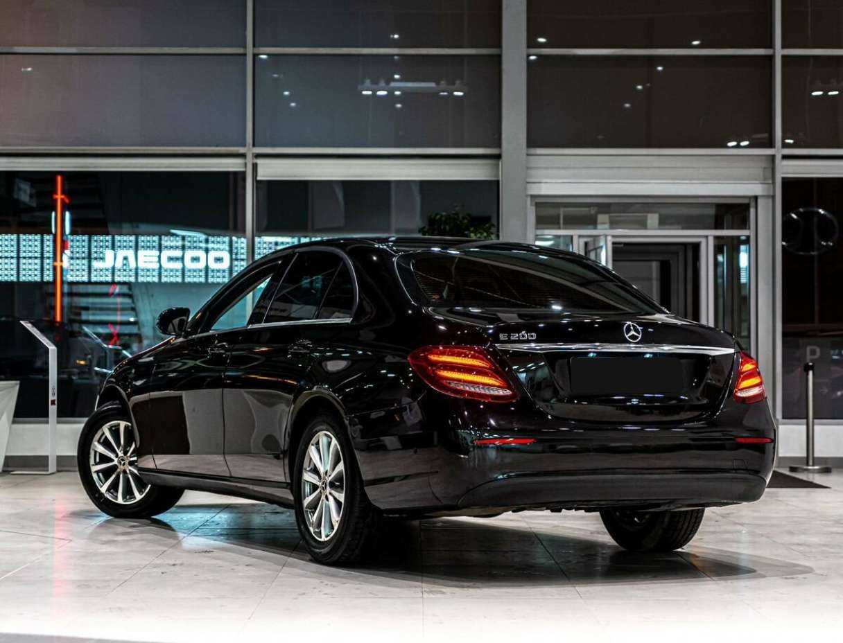 Б/У Мерседес-Бенц Е-Класс 2017 года. Фото: #3