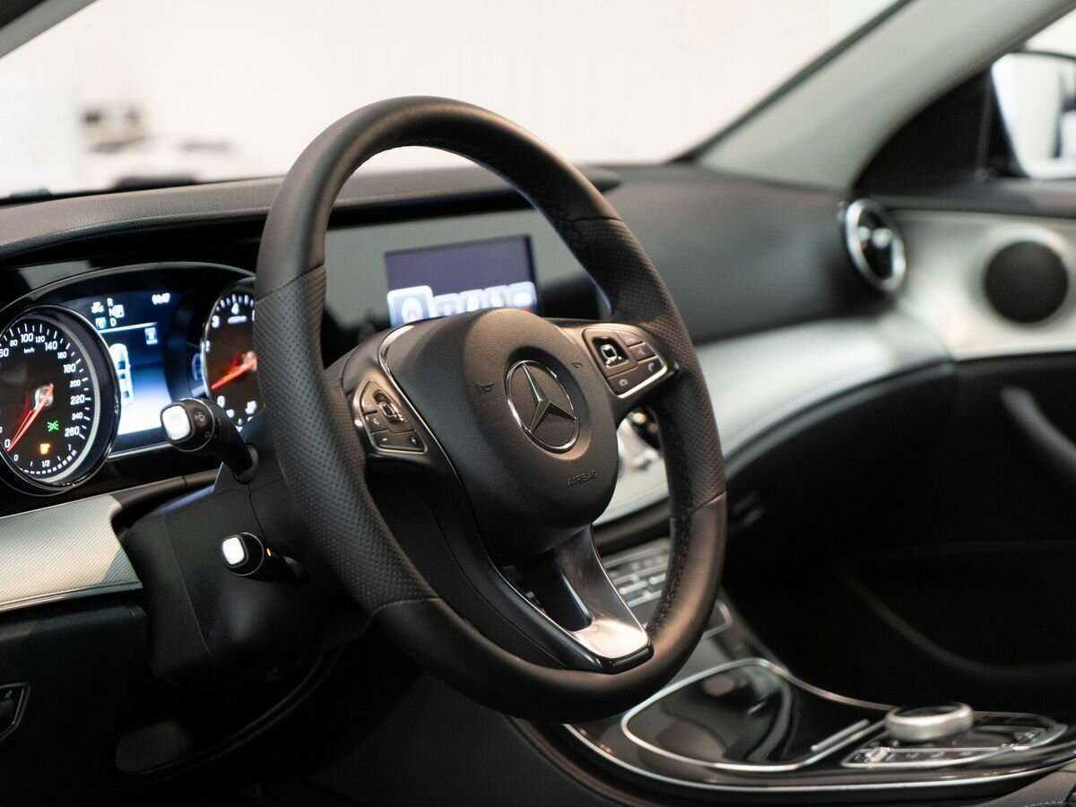 Б/У Мерседес-Бенц Е-Класс 2017 года. Фото: #4