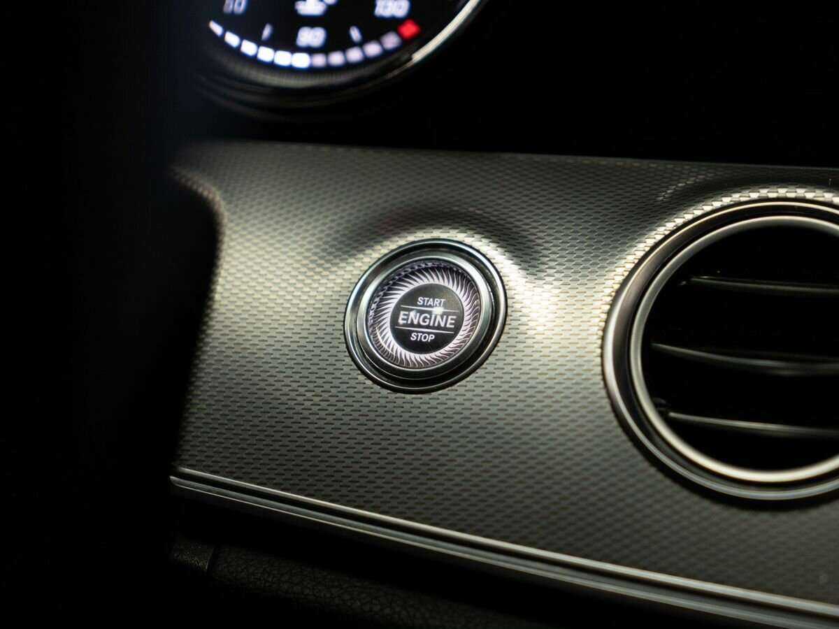 Б/У Мерседес-Бенц Е-Класс 2017 года. Фото: #11