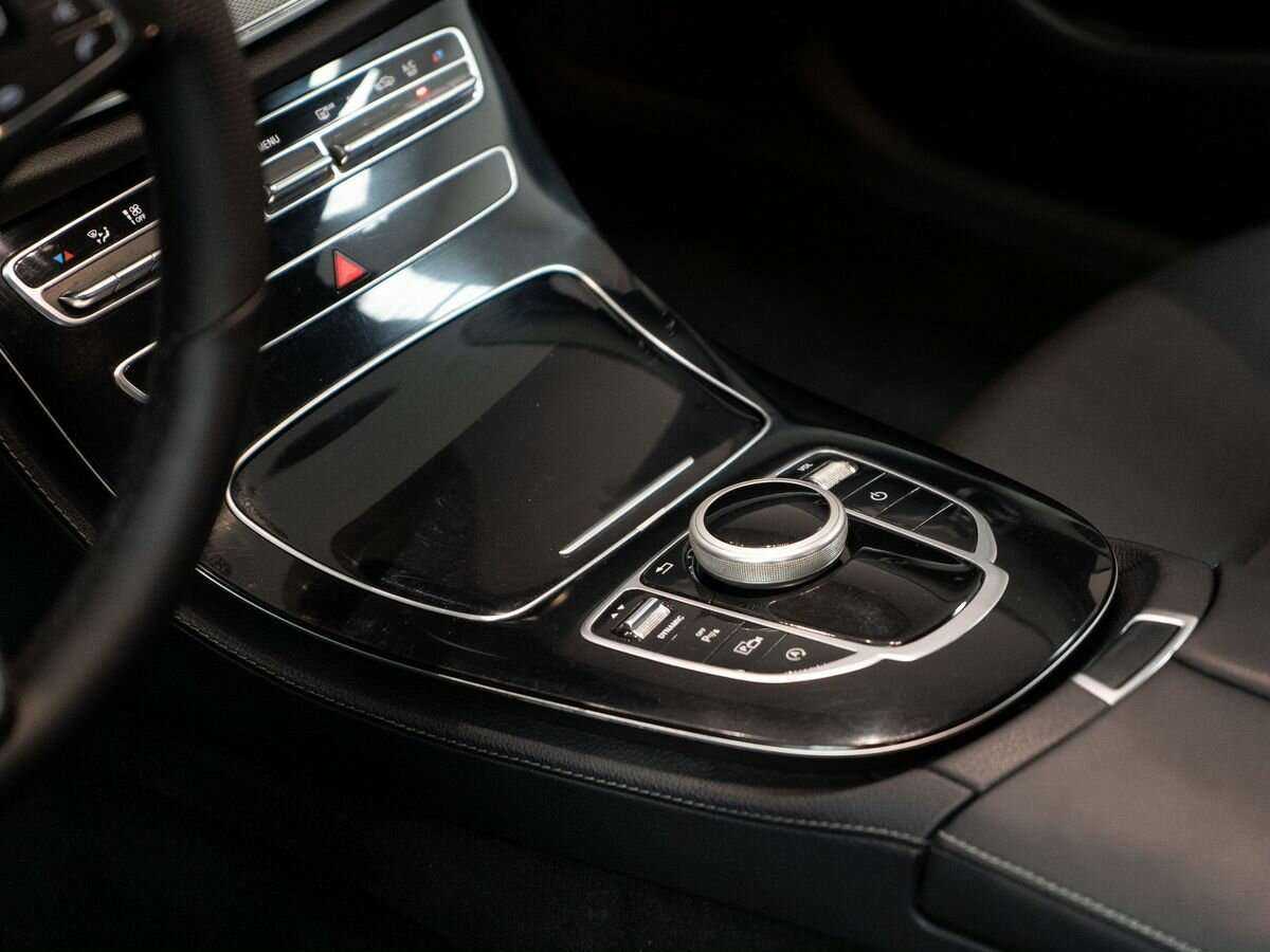 Б/У Мерседес-Бенц Е-Класс 2017 года. Фото: #12