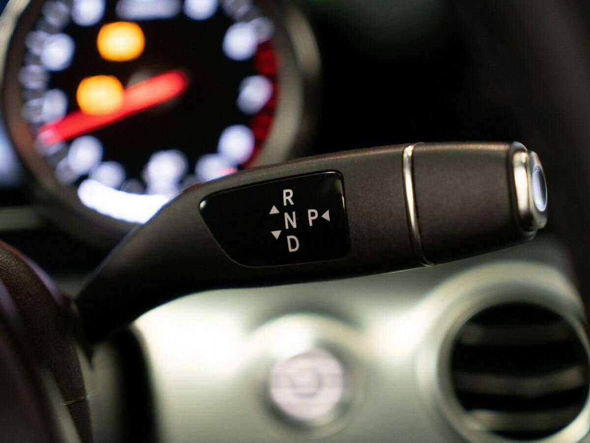 Б/У Мерседес-Бенц Е-Класс 2017 года. Фото: #19