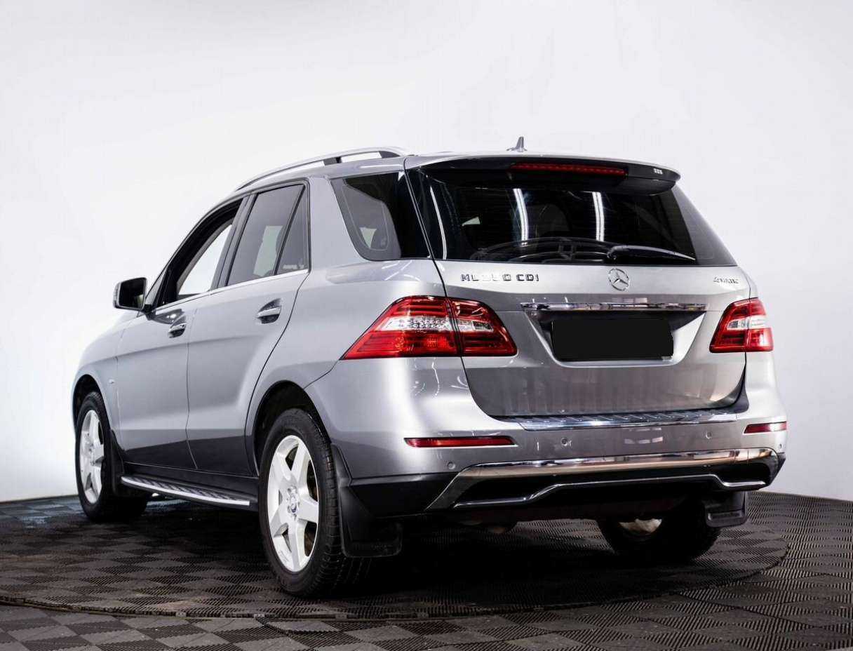 Б/У Мерседес-Бенц М-Класс 2012 года. Фото: #2