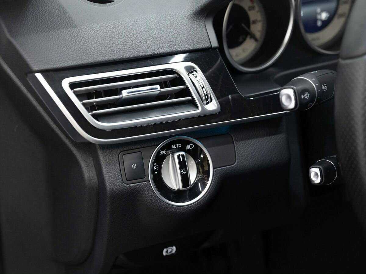 Б/У Мерседес-Бенц Е-Класс 2014 года. Фото: #18