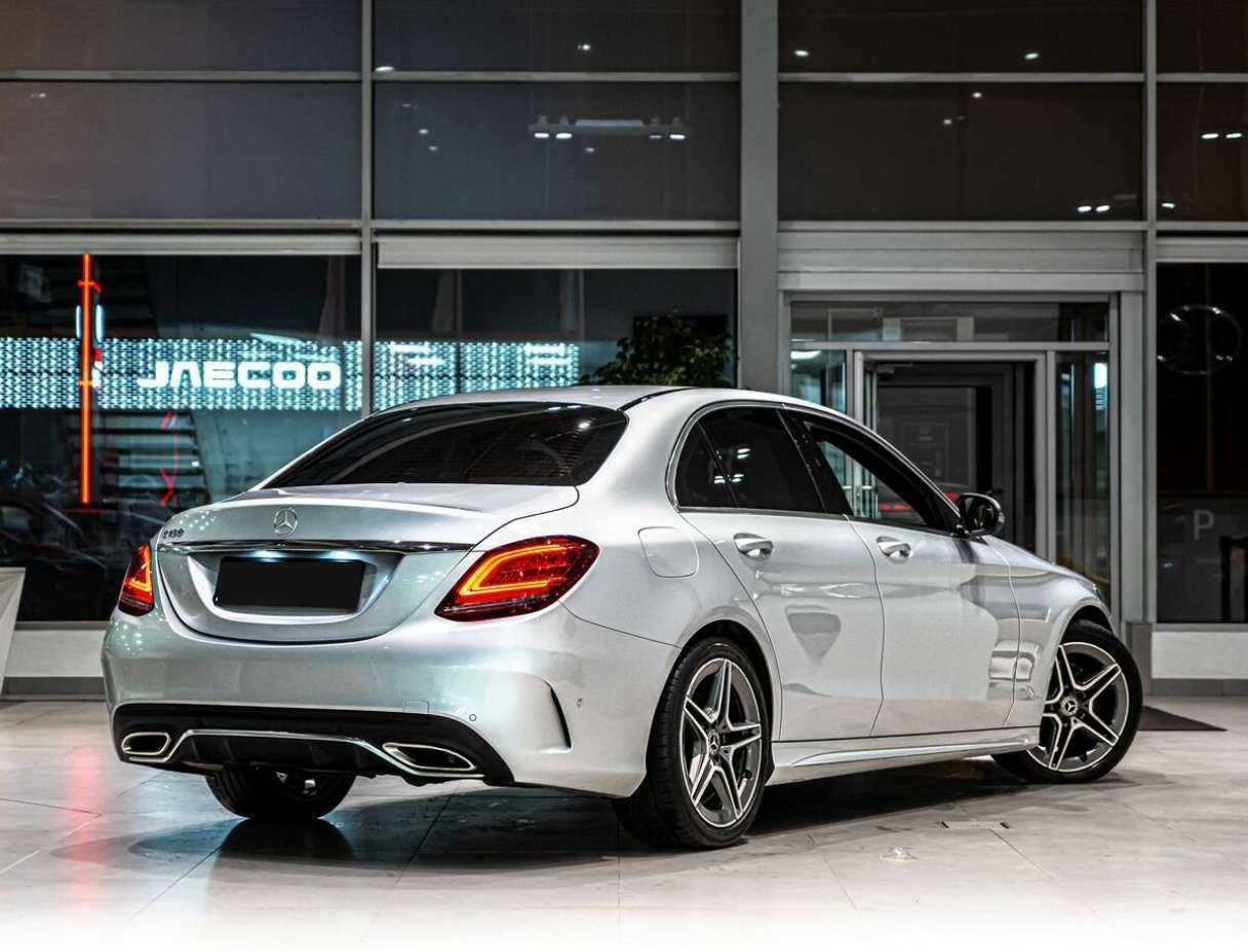 Б/У Мерседес-Бенц Ц-Класс 2018 года. Фото: #2