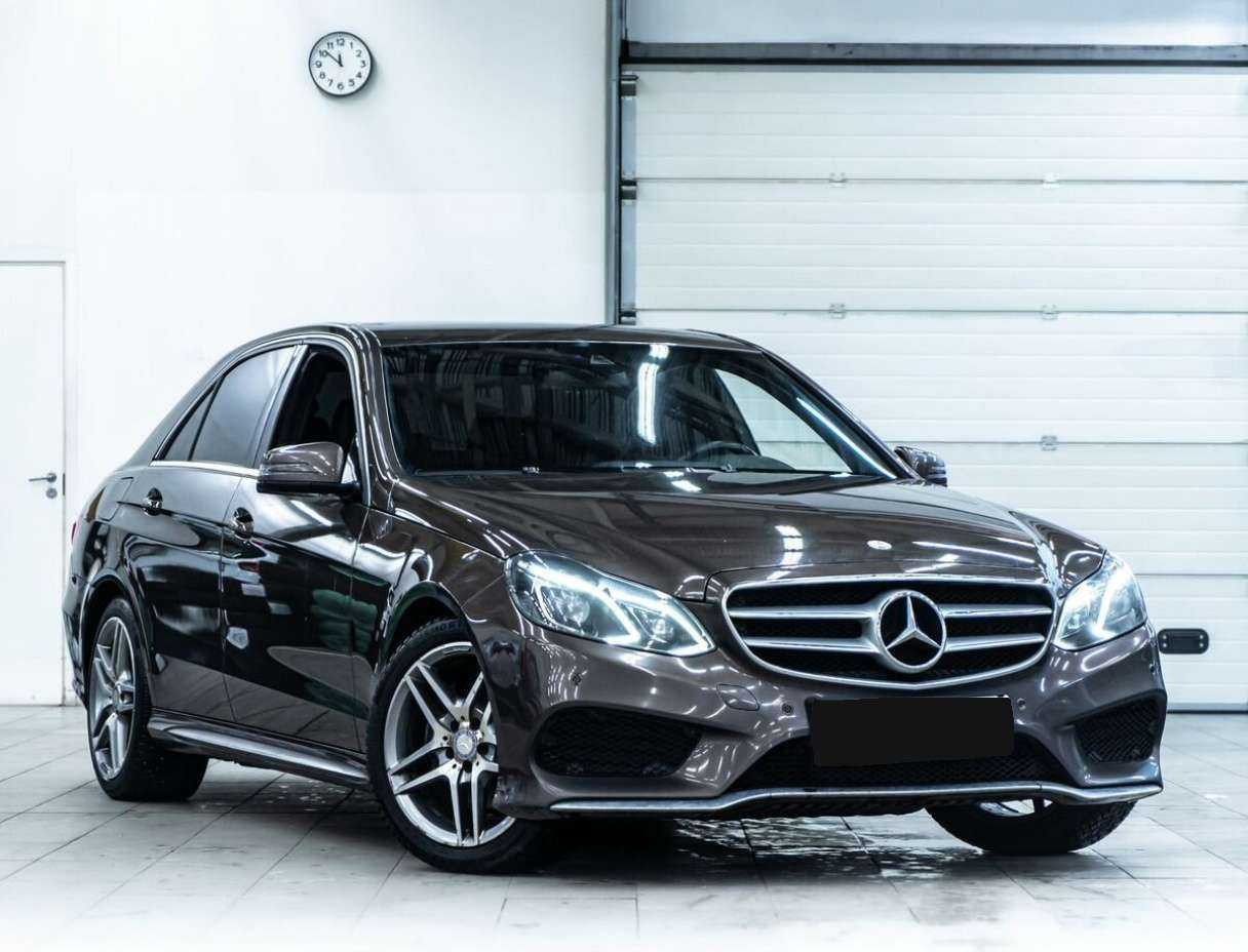 Б/У Мерседес-Бенц Е-Класс 2013 года. Фото: #1