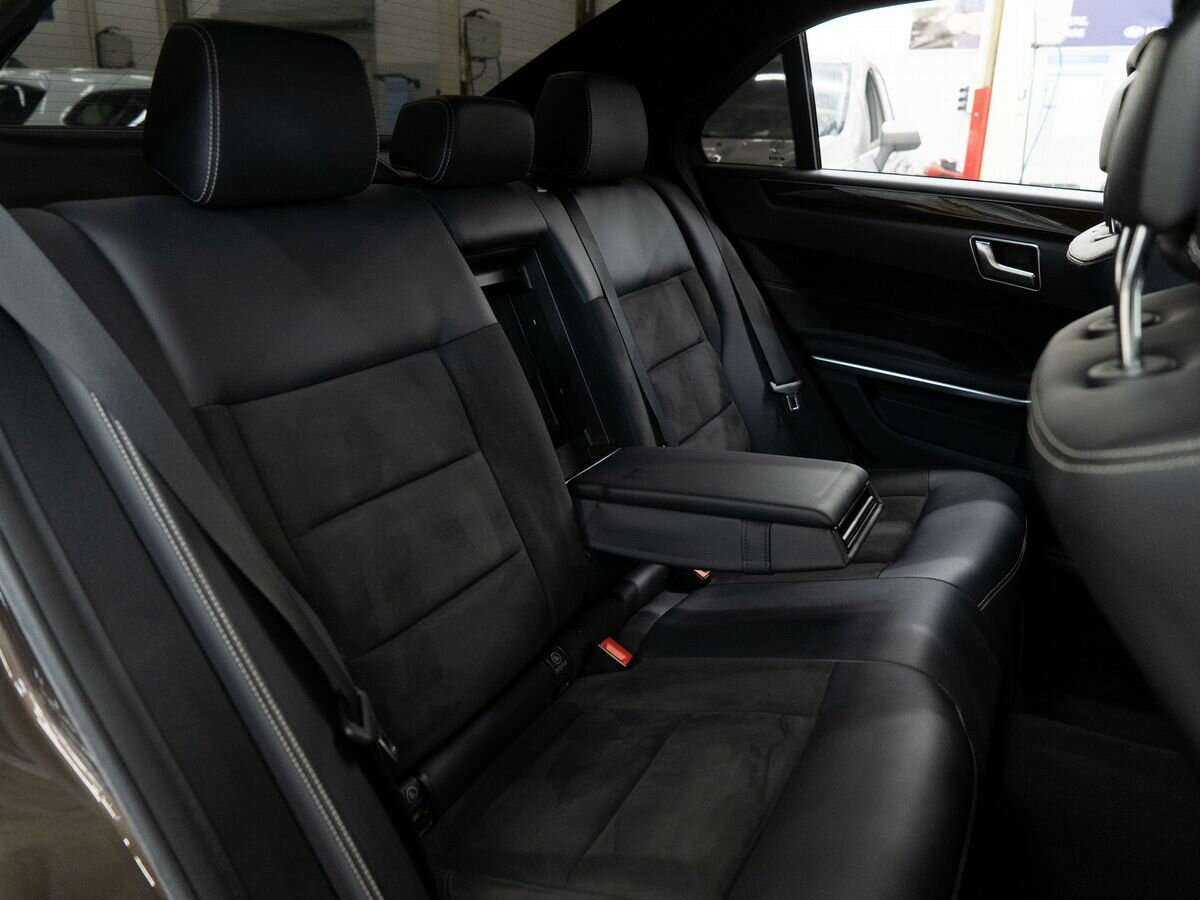 Б/У Мерседес-Бенц Е-Класс 2013 года. Фото: #7