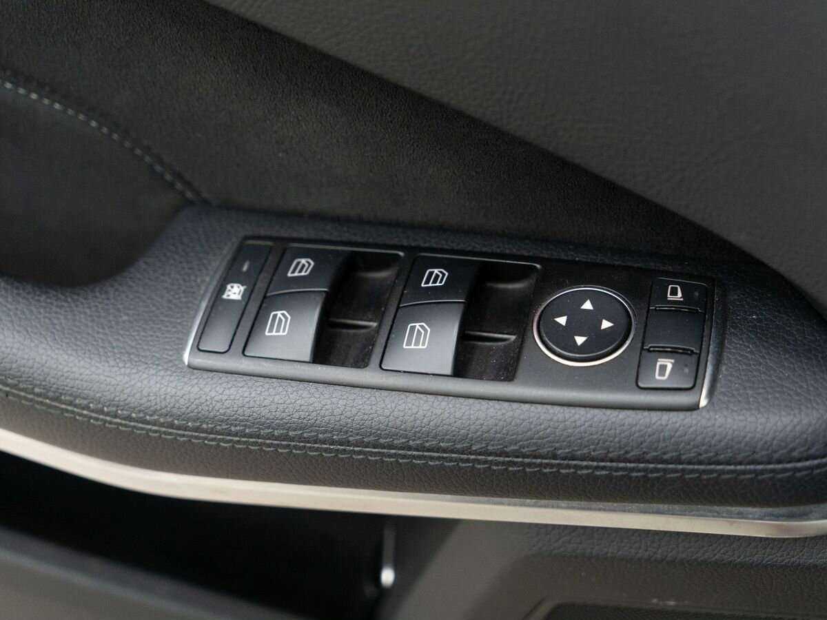 Б/У Мерседес-Бенц Е-Класс 2013 года. Фото: #13