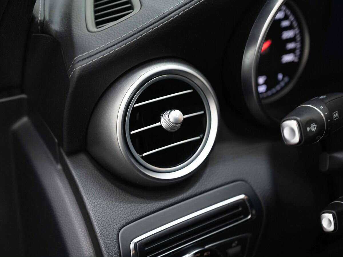 Б/У Мерседес-Бенц Ц-Класс 2015 года. Фото: #19