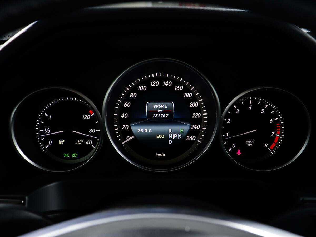 Б/У Мерседес-Бенц Е-Класс 2015 года. Фото: #13