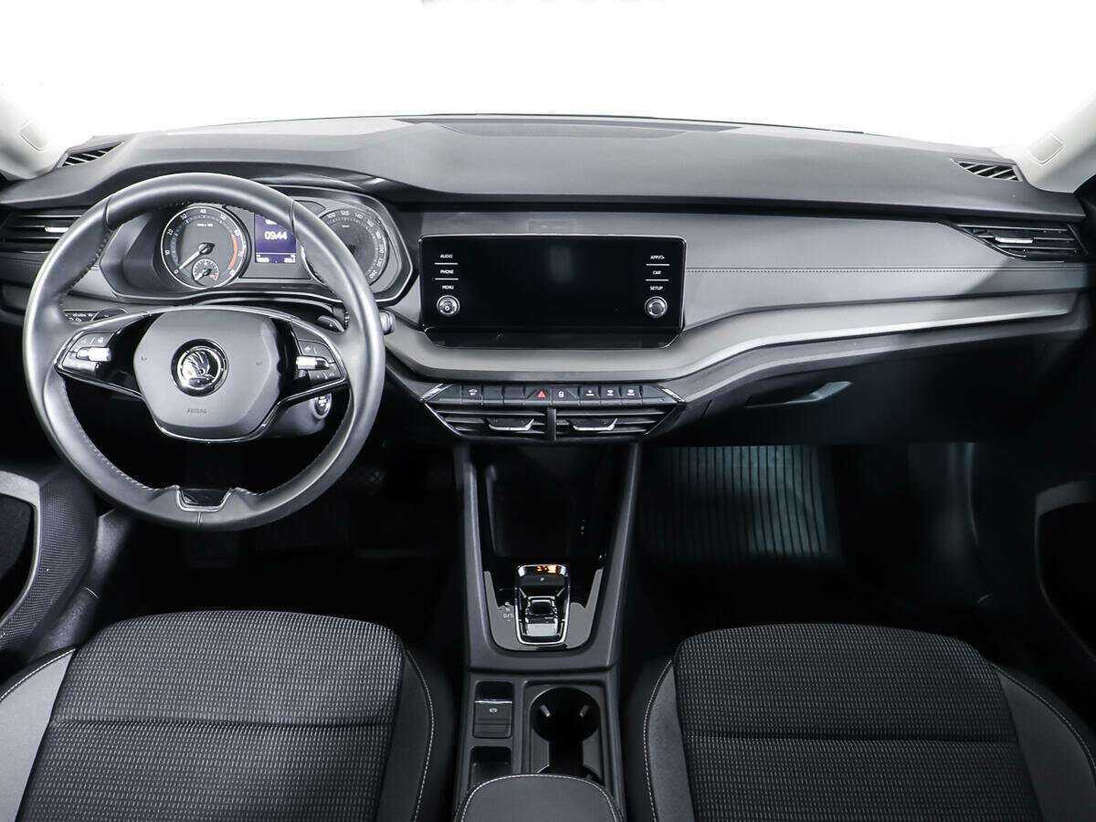 Б/У Шкода Октавия 2020 года. Фото: #11