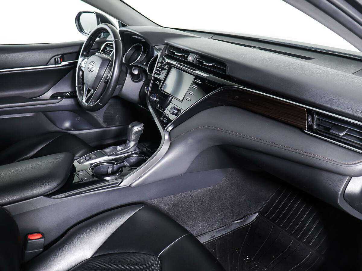 Б/У Тойота Камри 2018 года. Фото: #8