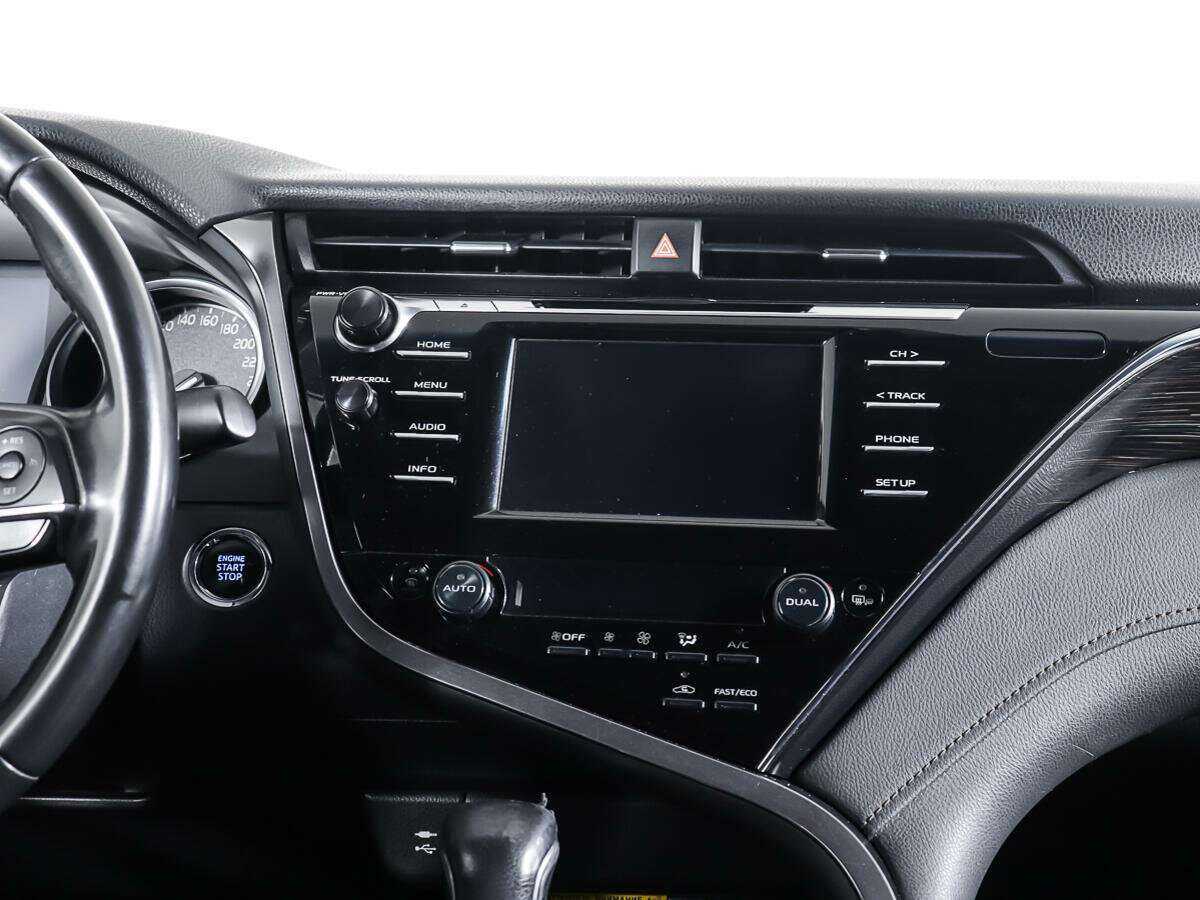 Б/У Тойота Камри 2018 года. Фото: #11