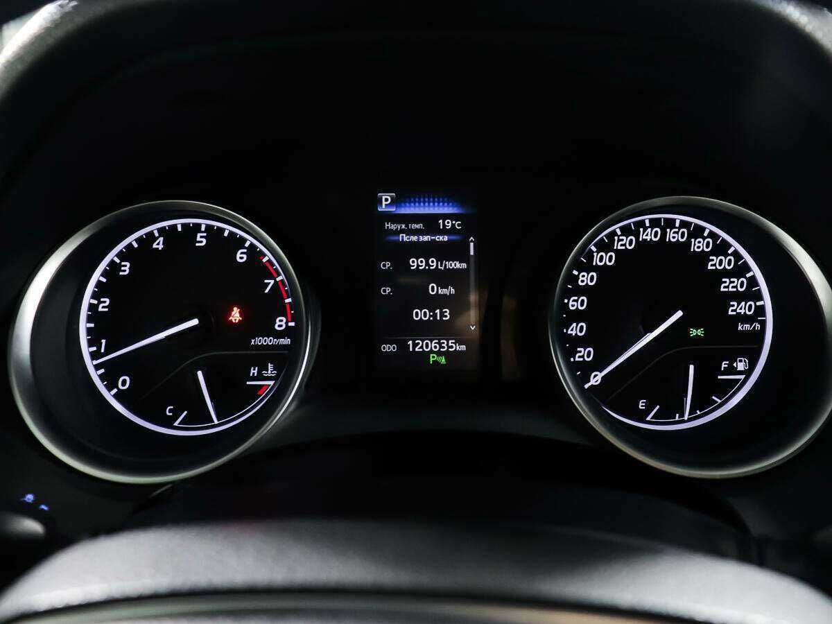 Б/У Тойота Камри 2018 года. Фото: #13