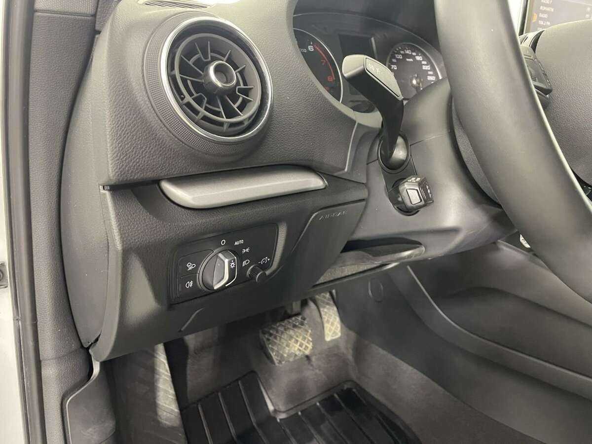 Б/У Ауди А3 2018 года. Фото: #8