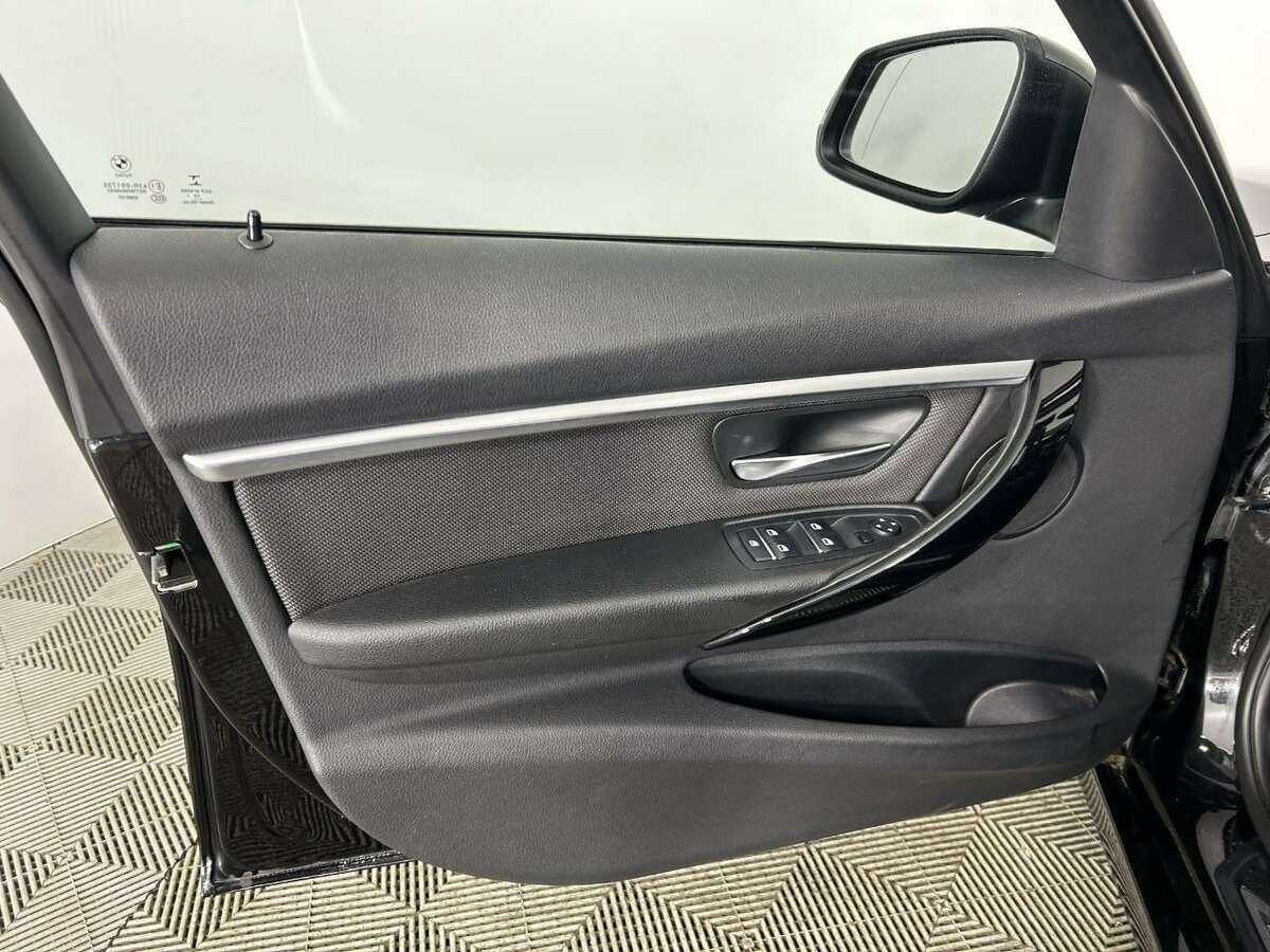 Б/У БМВ 3 серии 2016 года. Фото: #7