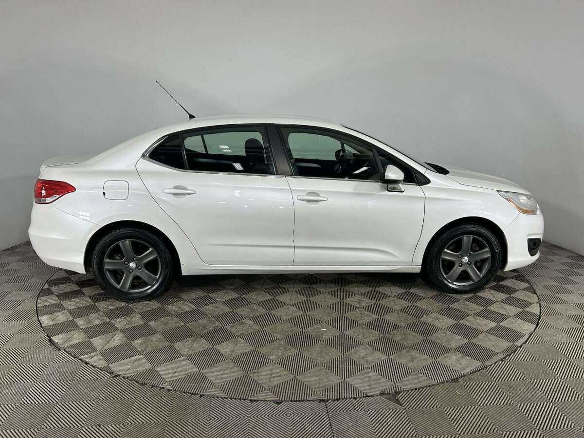 Б/У Ситроен Ц4 2013 года. Фото: #2