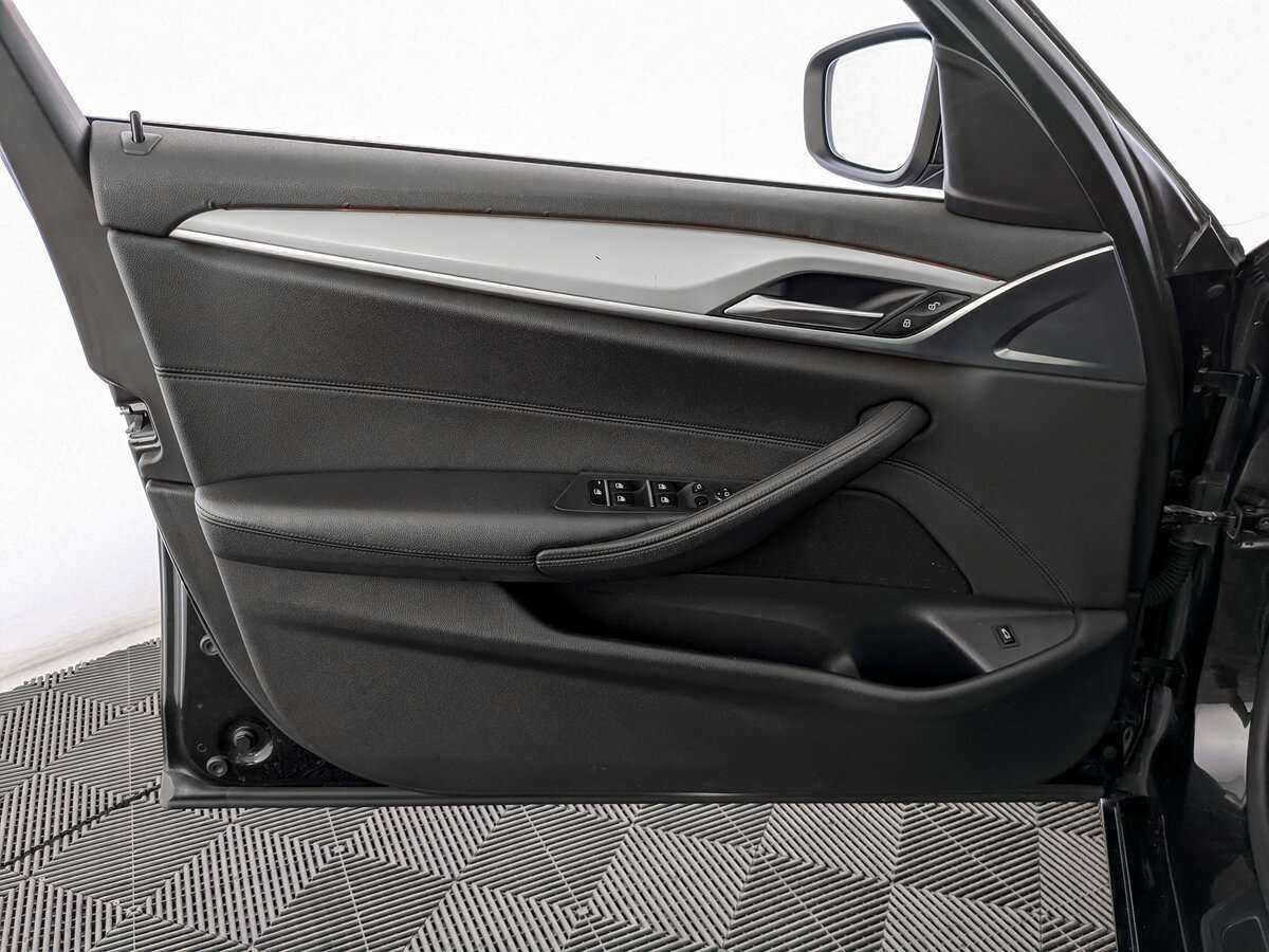 Б/У БМВ 5 серии 2018 года. Фото: #13