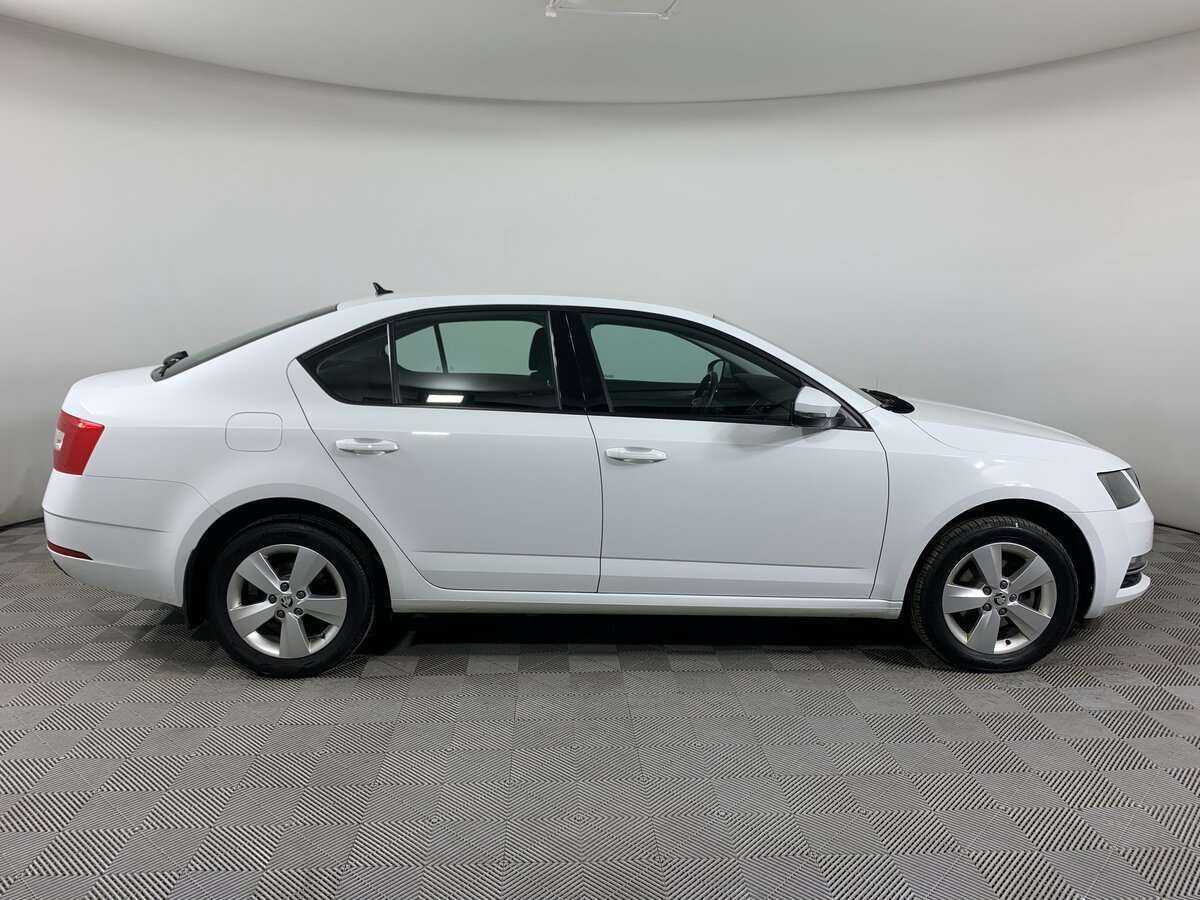 Б/У Шкода Октавия 2019 года. Фото: #2