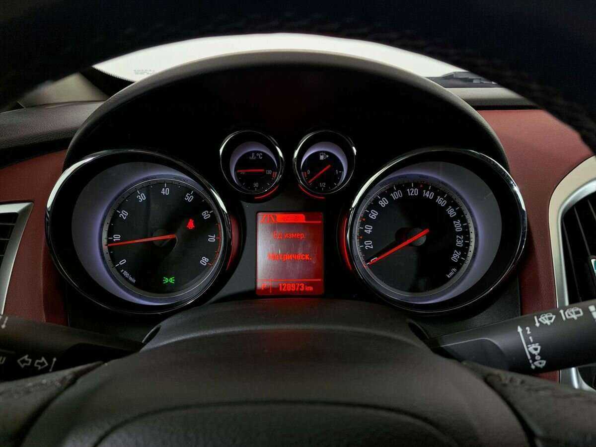 Б/У Опель Астра 2013 года. Фото: #10