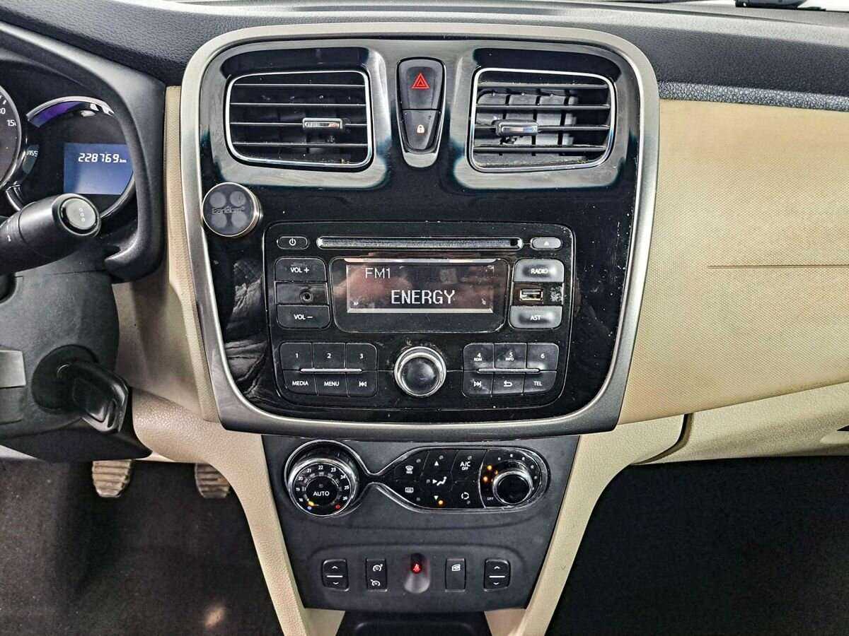 Б/У Рено Логан 2016 года. Фото: #12