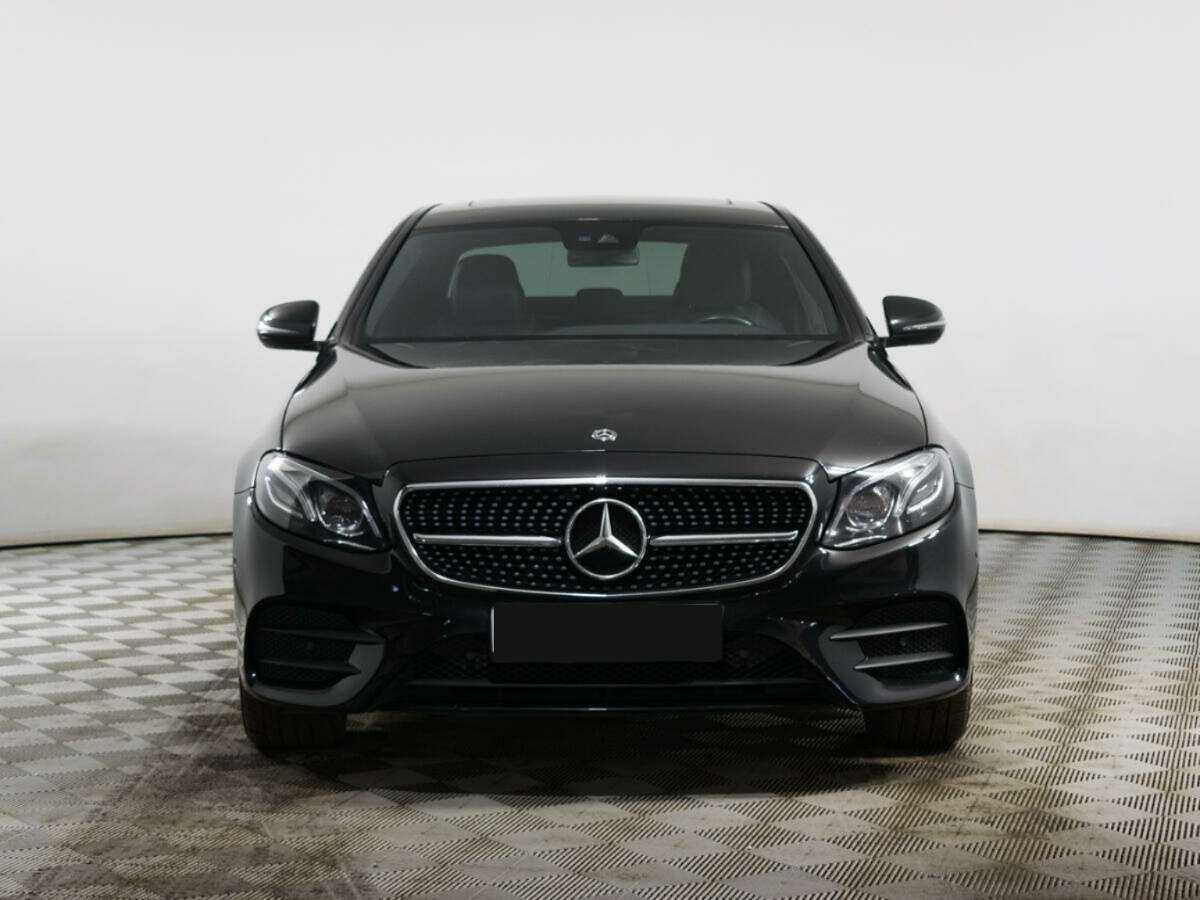 Б/У Мерседес-Бенц Е-Класс 2017 года. Фото: #1