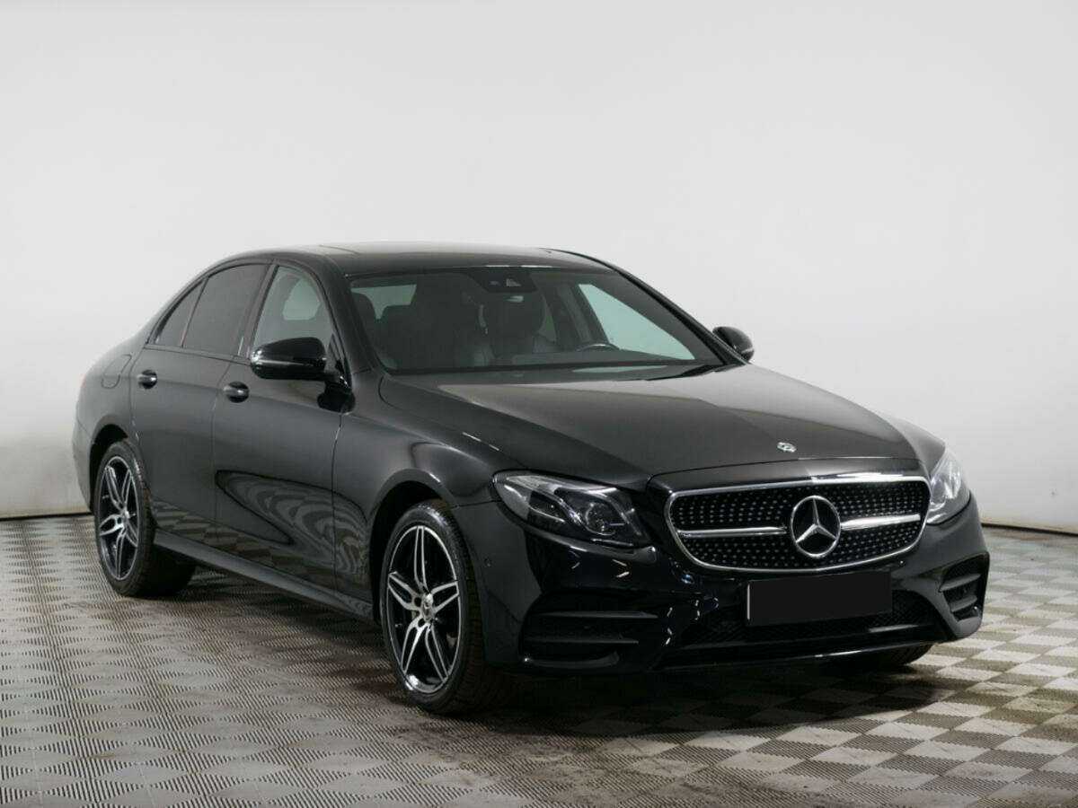 Б/У Мерседес-Бенц Е-Класс 2017 года. Фото: #2
