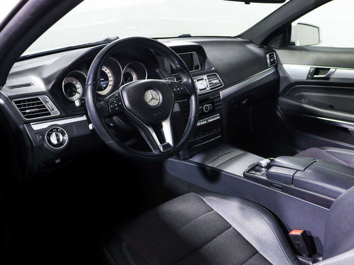 Б/У Мерседес-Бенц Е-Класс 2013 года. Фото: #10