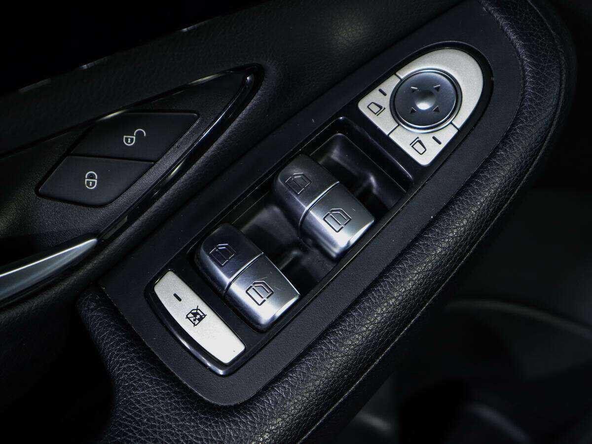 Б/У Мерседес-Бенц Ц-Класс 2017 года. Фото: #13