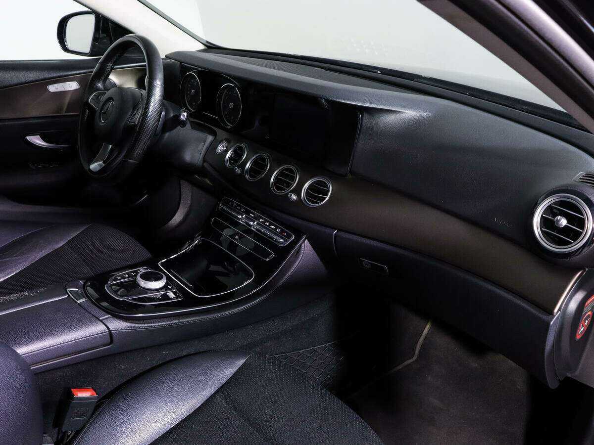 Б/У Мерседес-Бенц Е-Класс 2016 года. Фото: #7