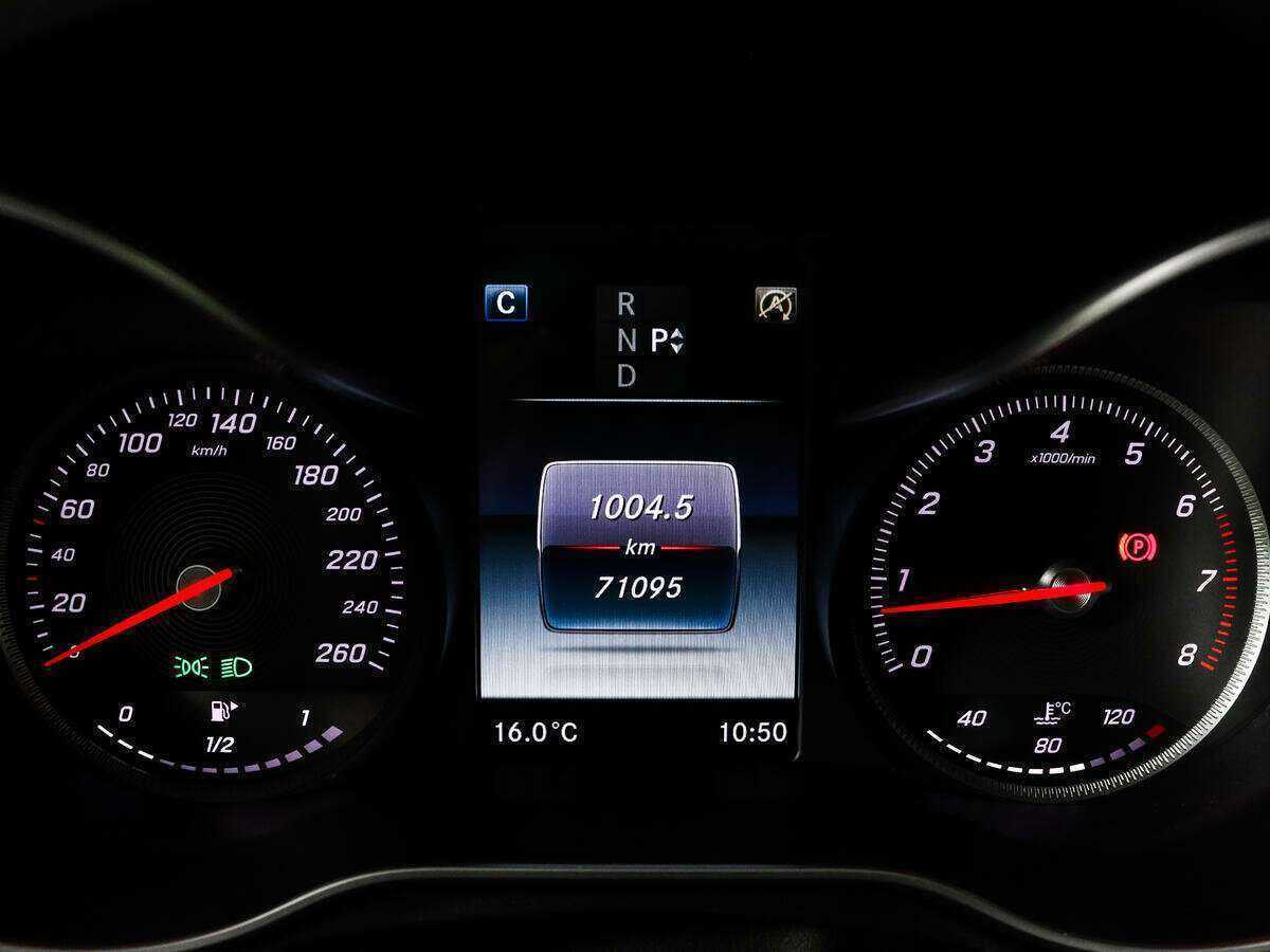 Б/У Мерседес-Бенц Ц-Класс 2015 года. Фото: #8