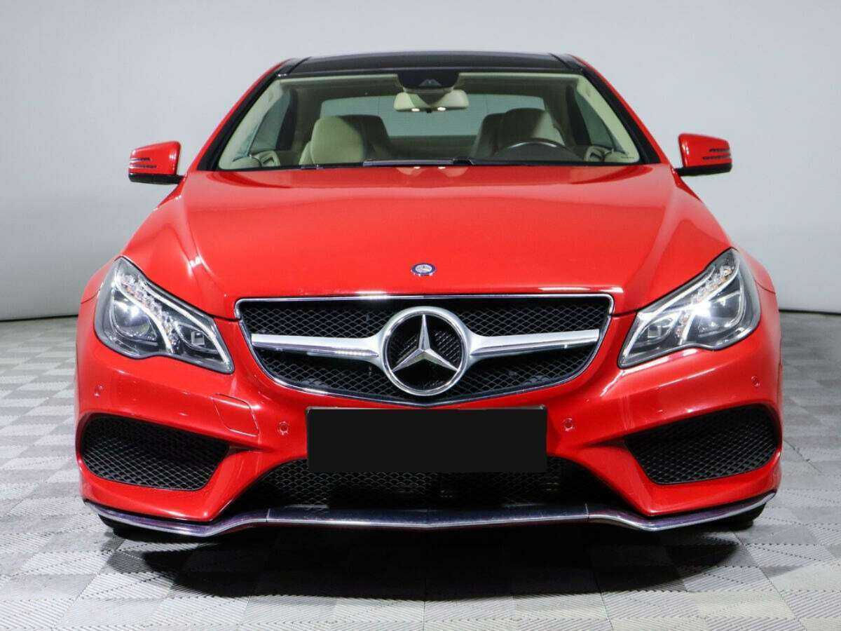 Б/У Мерседес-Бенц Е-Класс 2016 года. Фото: #1