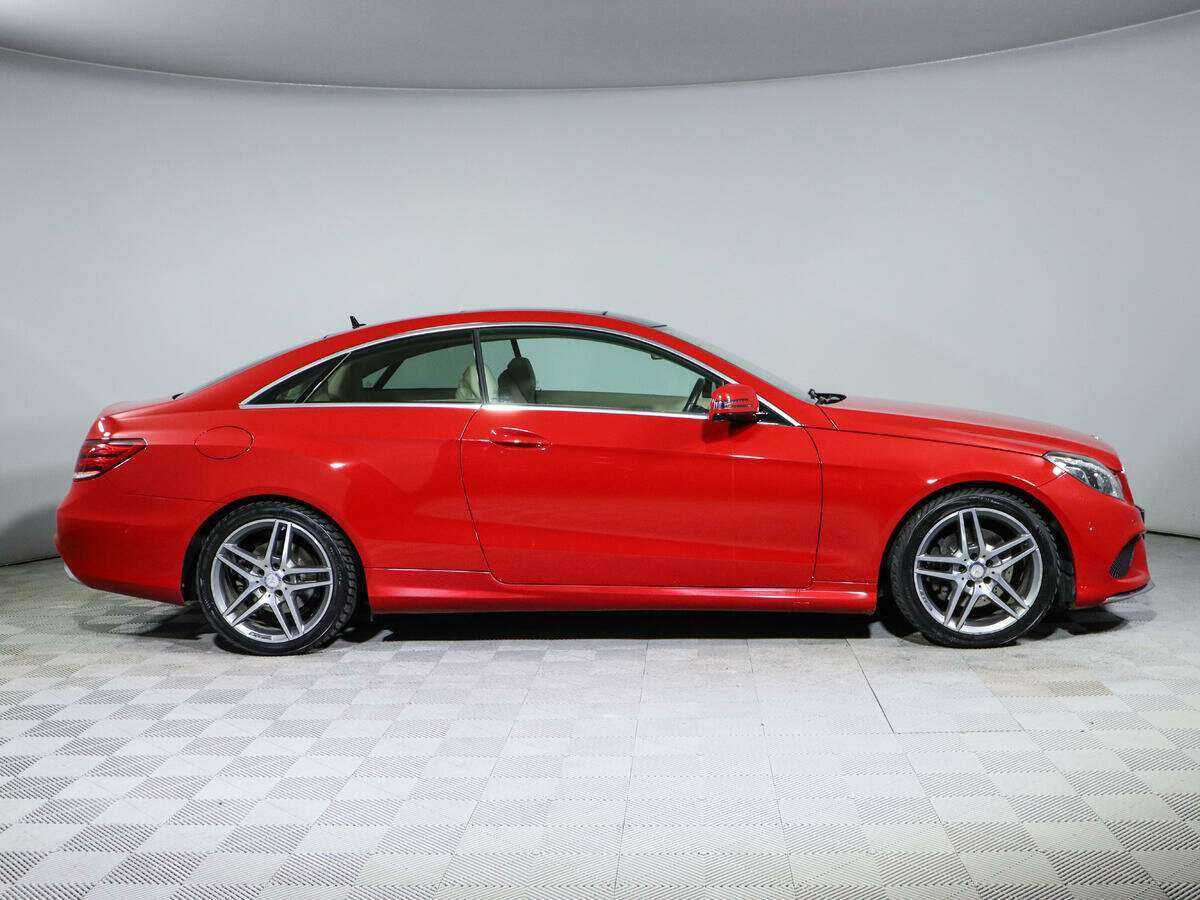 Б/У Мерседес-Бенц Е-Класс 2016 года. Фото: #3